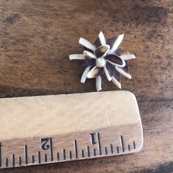 Vintage Clip On Earrings - Picture 3 of 3